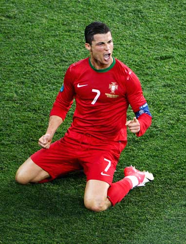 罗马诺：利物浦引进威尔-赖特交易完成，双方已签下三年合同（罗马诺：利物浦完成引进威尔-赖特，双方签约三年）