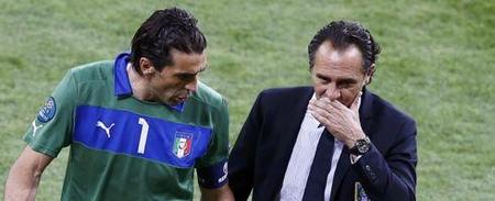 东体：男篮惨败会影响男足；邵佳一带队要改造思想和精神面貌（东体：男篮惨败或影响男足，邵佳一执教需重塑思想与精神面貌）