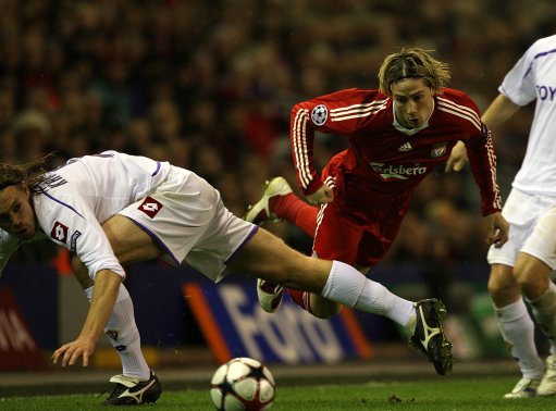 格里马尔多破门，勒沃库森队史第二次欧冠做客英格兰取得领先（格里马尔多破门，勒沃库森队史第二次在欧冠英格兰客场先拔头筹）