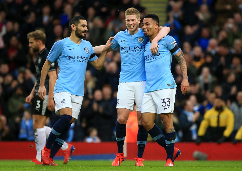 川普狂喜，乡下人乐队将在世界杯抽签仪式结束后表演《YMCA》（川普喜上眉梢：世界杯抽签落幕后，乡下人乐队将献唱《YMCA）