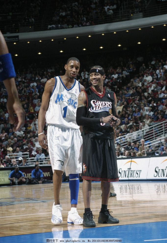 英超-利物浦2-0客胜十人西汉姆，加克波传射建功，萨拉赫未登场（英超：利物浦客场2-0击败十人西汉姆，加克波传射立功，萨拉赫未出场）