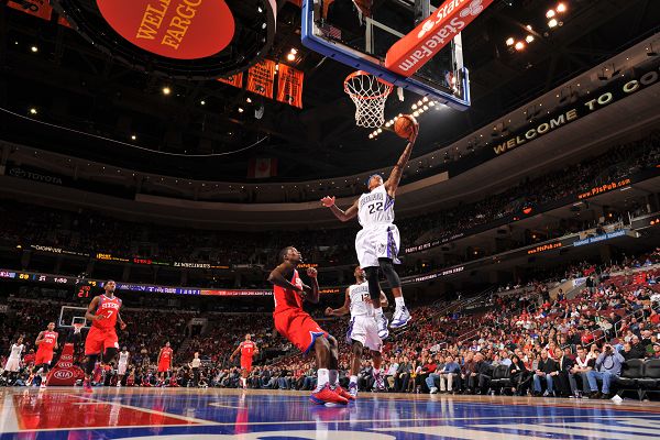 欧冠积分榜分析：各队晋级形势紧张,（欧冠形势盘点：出线之争愈演愈烈）