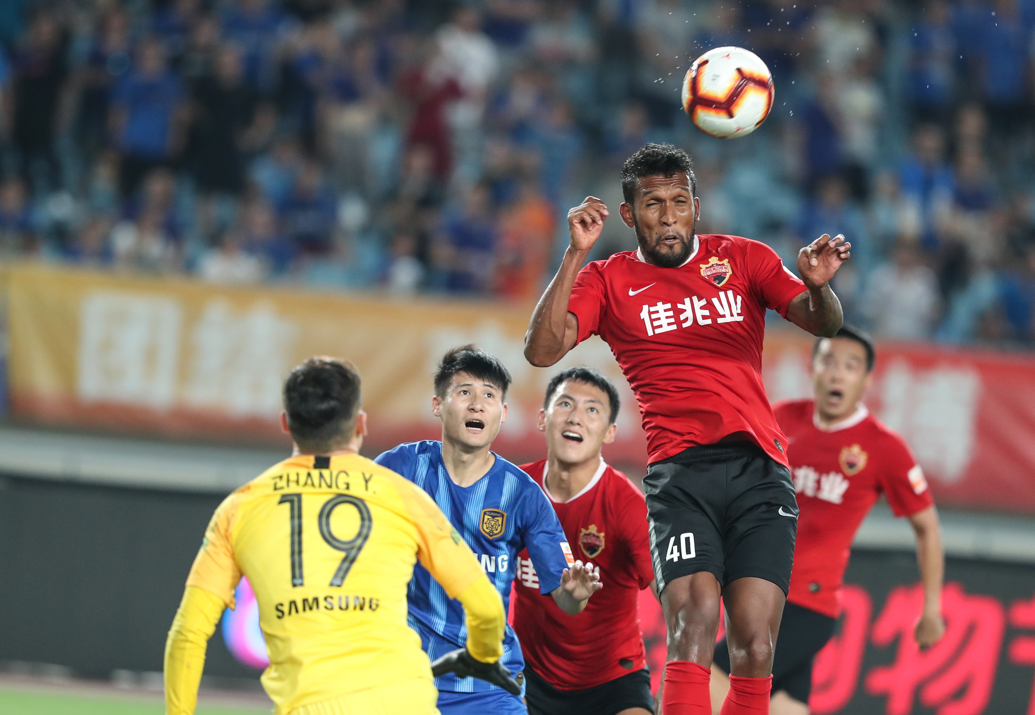 特奥：莱奥有时不知道心思在哪，某些人还在米兰我就不会回去（特奥：莱奥有时心不在焉；若某些人仍在米兰，我绝不回归）