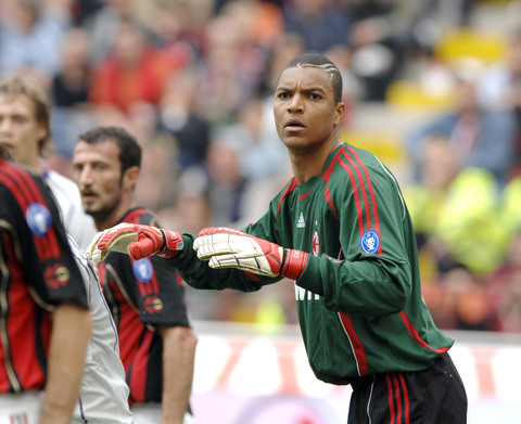 欧文突破防守助攻制胜（欧文突破撕防助攻锁定胜局）