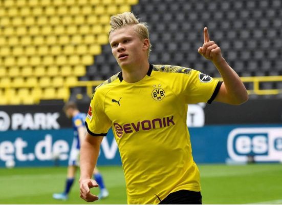 意甲积分榜：争冠白热化，米兰1球净胜球优势领先那不勒斯居首（意甲榜首鏖战：米兰凭1球净胜力压那不勒斯领跑）