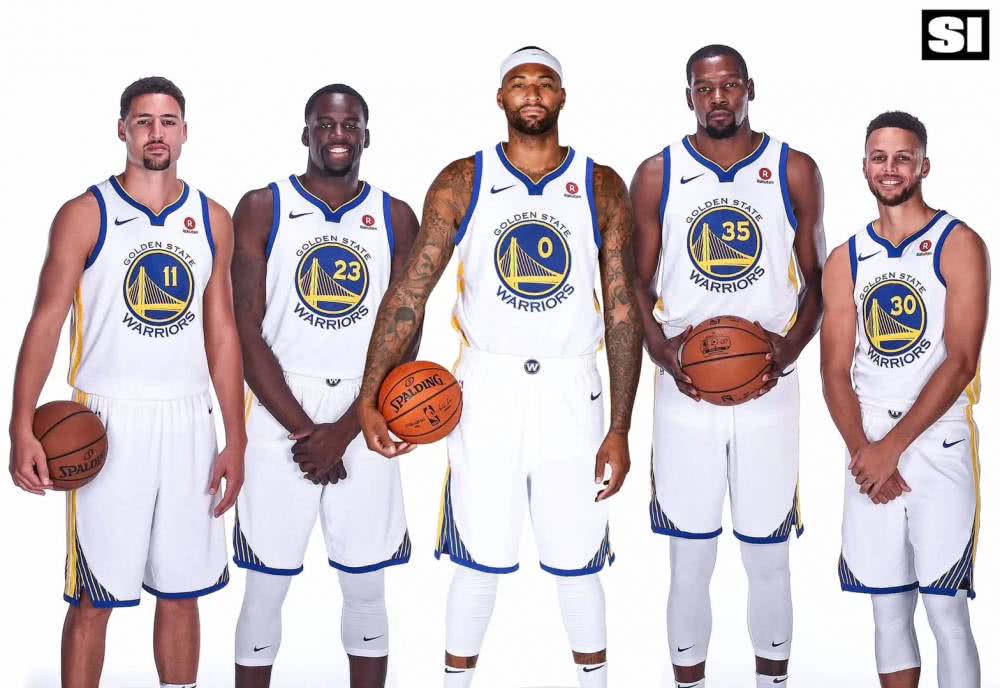 和三笘薰合影的11岁小球员有日本和法国血统，出自吉田麻也担任院长的青训机构（与三笘薰合影的11岁小将为日法混血，出自吉田麻也任院长的青训机构）