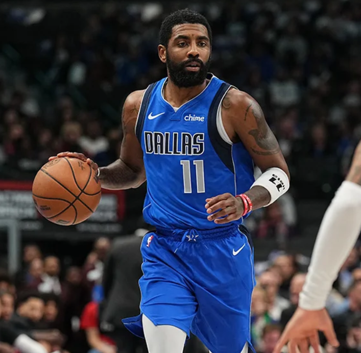 马绩效：年轻球员应以C罗为榜样，梅西是天才不需要过多训练（马绩效：年轻球员该以C罗为范，梅西天赋超群无需过度训练）