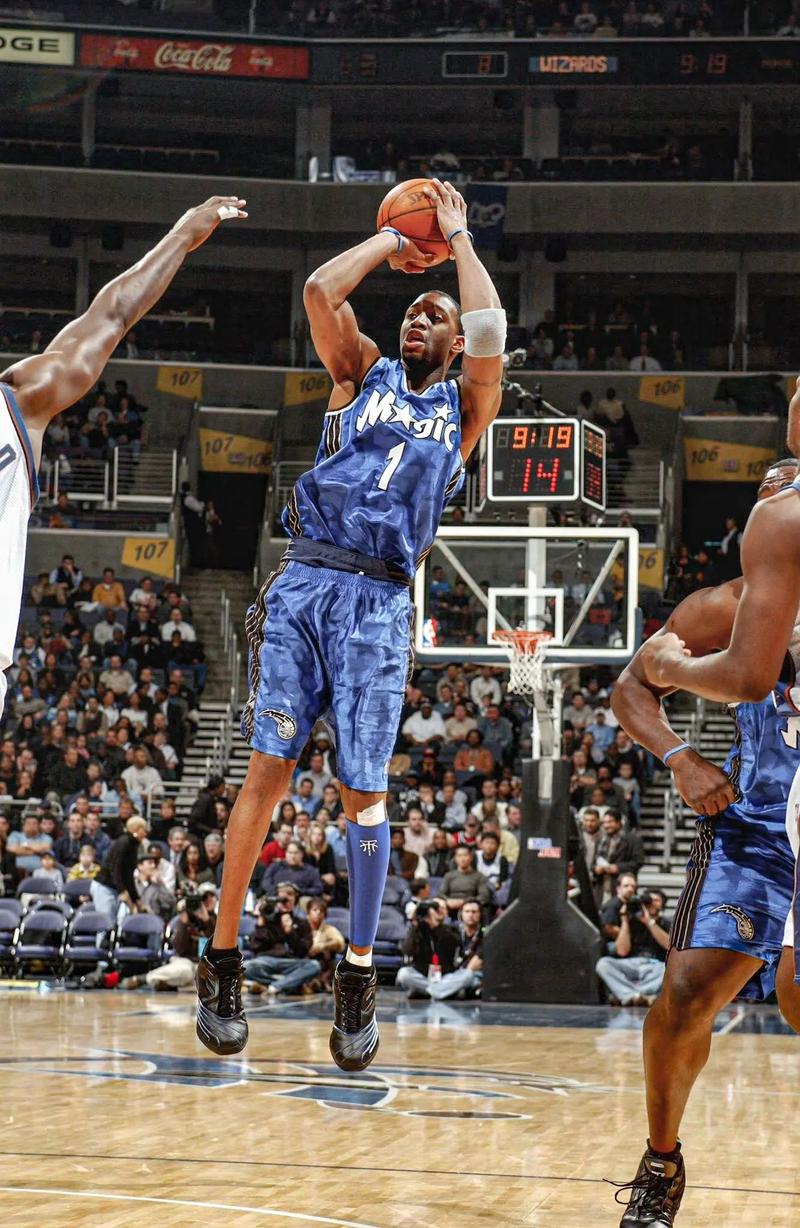 米体：托蒂被前妻指控留小女儿独自在家，检方认为指控不成立（米体报道：前妻控诉托蒂让小女儿独自在家，检方认定指控不成立）