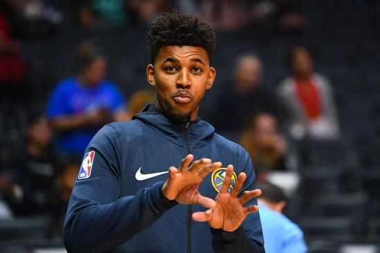 记者：在安古伊萨伤势确定后，那不勒斯立即瞄准了弗拉泰西（记者：安古伊萨伤情确认，那不勒斯火速锁定弗拉泰西）